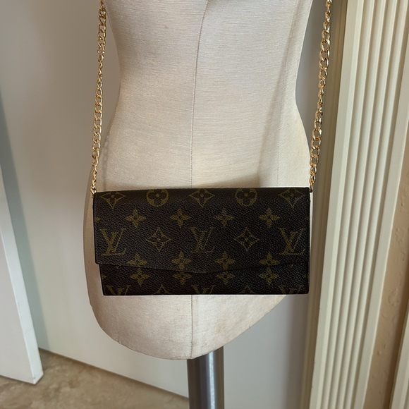 Louis Vuitton Wallet - Picture 11 of 11